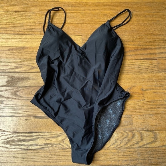 NEW Volcom Simply Solid One Piece Skimpy Swimsuit Black 03032000 Size XL NWT - Picture 3 of 11